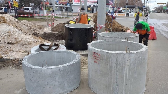 Возле Крытого рынка в Краматорске достраивают узел ливневой канализации