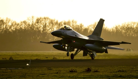 F-16 матимуть вплив на ситуацію на фронті. РФ також готується до появи винищувачів на полі бою, - голова військового комітету НАТО Бауер