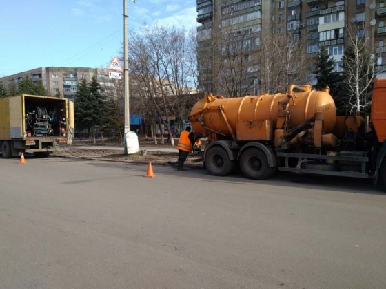 В Краматорске приступили к очистке канализаций 