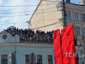 Россияне снова готовы жить с голым задом: парад иллюзий в Москве — журналист