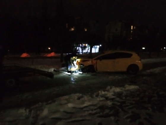 В центре Краматорска нетрезвый водитель попытался скрыться от полиции и снес светофор