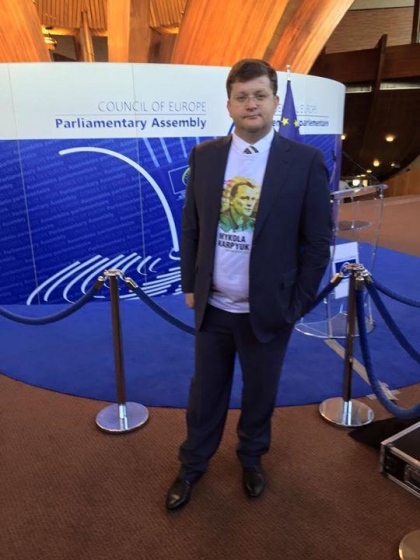 Часть украинских делегатов в ПАСЕ надела футболки с портретами украинских узников Москвы, - Арьев