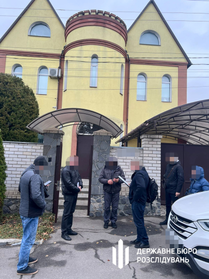 ДБР затримало екскерівників податкової Дніпропетровщини