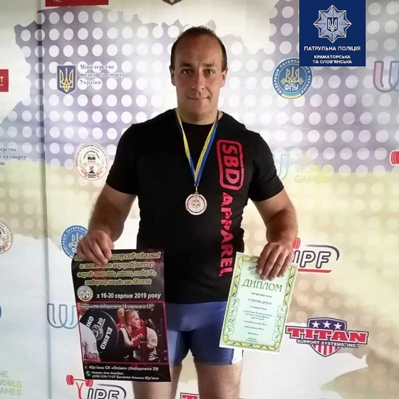 Краматорский патрульный взял бронзу на Чемпионате по пауэрлифтингу 