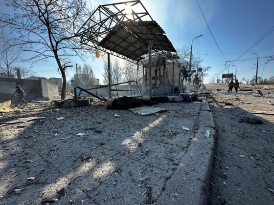 Зранку окупанти обстріляли Херсон, влучили в зупинку громадського транспорту, 3 людини загинули, - ОВА