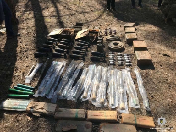 В Днепре нашли огромный тайник с минами и гранатами из Донбасса