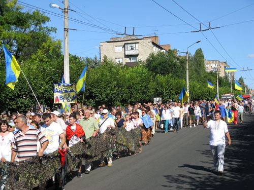 В Краматорске прошла &quot;хода&quot; в честь второй годовщины освобождения города от боевиков