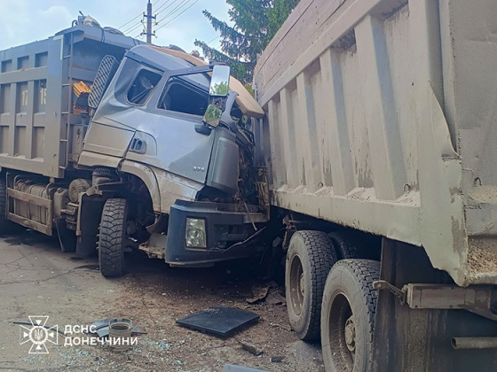 У краматорському селищі Шабельківка сталася ДТП за участю двох вантажівок