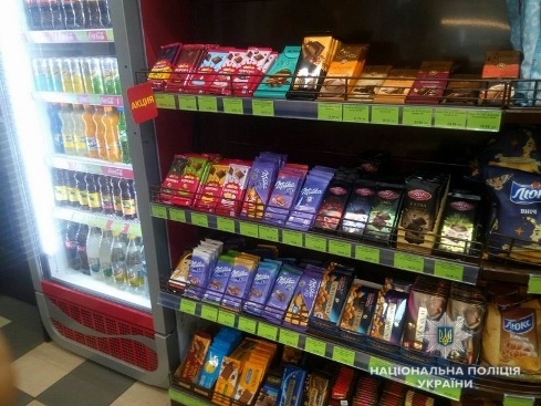 В Краматорске мужчина умудрился украсть из магазина шоколада на 1500 гривен, но был пойман