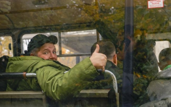 Росіяни звозять в Донецьку область в&#039;язнів, щоб потім відправляти їх на фронт, - Генштаб 