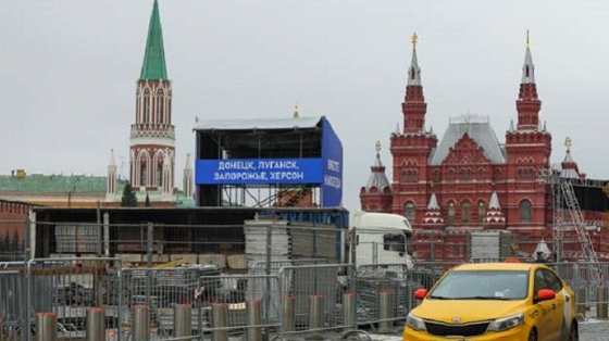 У Москві встановили сцену для "мітингу" на підтримку анексії окупованих українських областей