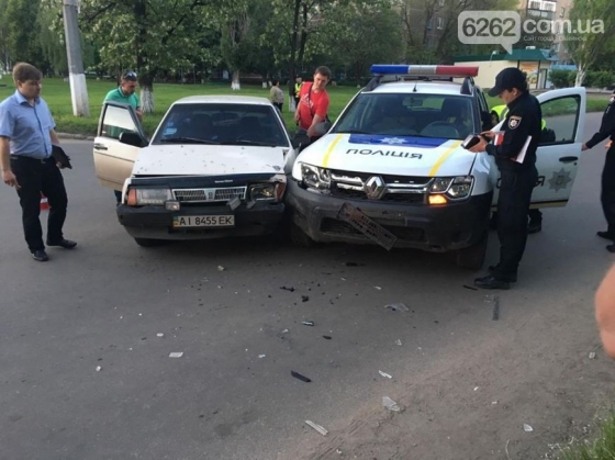 В Славянске авто полиции протаранило машину с детьми
