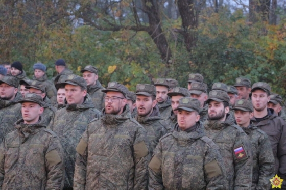 До Білорусі прибувають ешелони російських військових