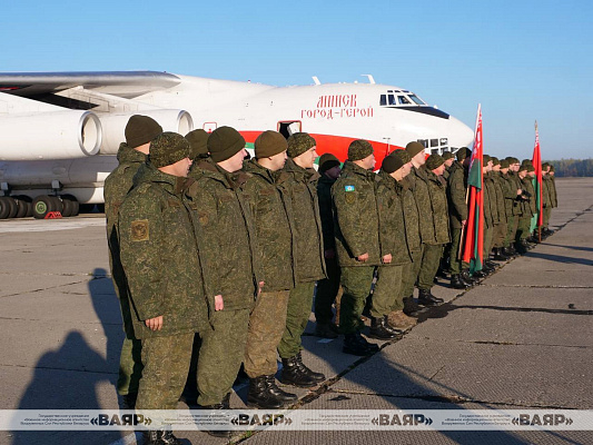Білорусь відправляє в РФ військових: нібито переймати досвід в навчально-бойовому центрі