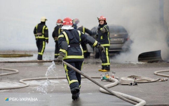 У Дніпрі загорілася колонія: над містом піднявся густий дим