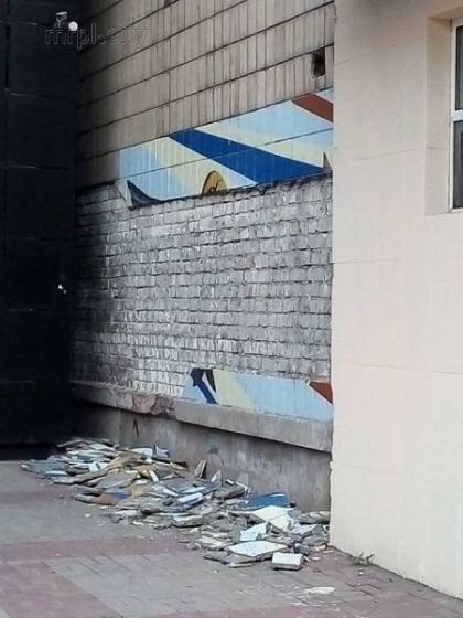 В центре Мариуполя разобрали мурал 