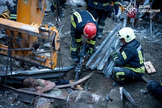 У порту Одеси стався обвал будівлі: під завалами опинилися люди, є жертва
