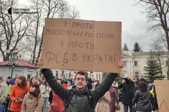 До собору в Кам’янці-Подільському, де вже кілька днів триває протистояння між ПЦУ та УПЦ МП, організовано підвозили людей, - мер Посітко
