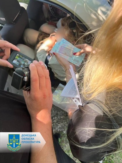 Фіктивний шлюб за 270 000 грн – на Донеччині викрито схему організації незаконного переправлення військовозобов’язаних чоловіків через державний кордон України