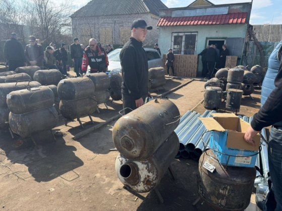 «Зігрій теплом»: мешканцям Дружківської громади привезли буржуйки та водонагрівачі