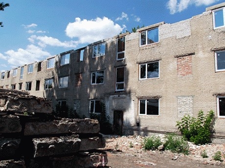 В Славянске под квартиры для медиков хотят отдать неотремонтированные общежития для переселенцев 