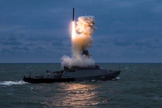Вночі Одесу атакували шістьма ракетами &quot;Калібр&quot; з Чорного моря, всі їх збила ППО. У Миколаєві - влучання в об’єкт промисловості, - ОК &quot;Південь&quot;