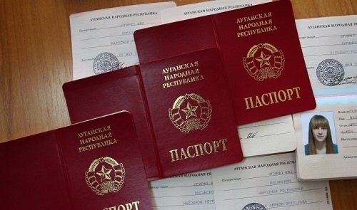 В &quot;ЛНР&quot; выдали первые десять паспортов, действующих только в самопровозглашенных &quot;республиках&quot;