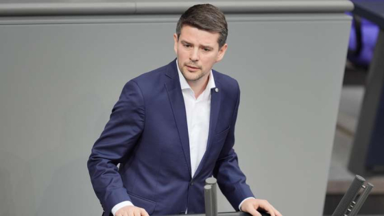 Вести перемовини про мир необхідно з тим, хто очолить РФ після Путіна, - очільник оборонного комітету Бундестагу Фабер