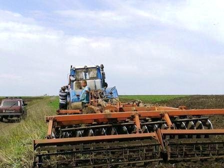 В региональном ландшафтном парке Краматорска задержали нарушителя с трактором
