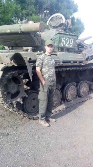 Журналист рассказал, как возле аэропорта военные увели &quot;Булат&quot; из-под носа у боевиков