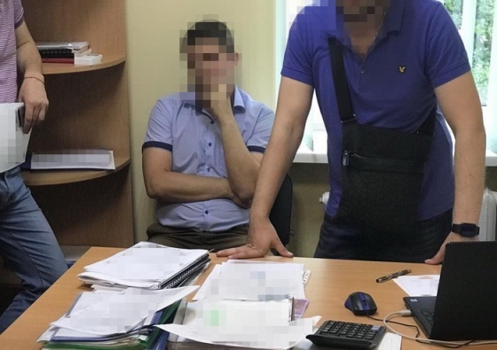 СБУ назвала сумму взятки, за которую задержали замначальника Управления образования Краматорска 
