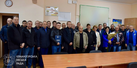 У Краматорську водіїв та дорожників привітали з професійним святом