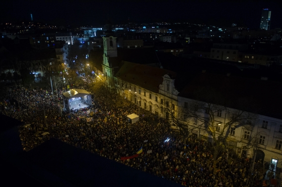 У Словаччині десятки тисяч людей вийшли на протест проти політики уряду Фіцо