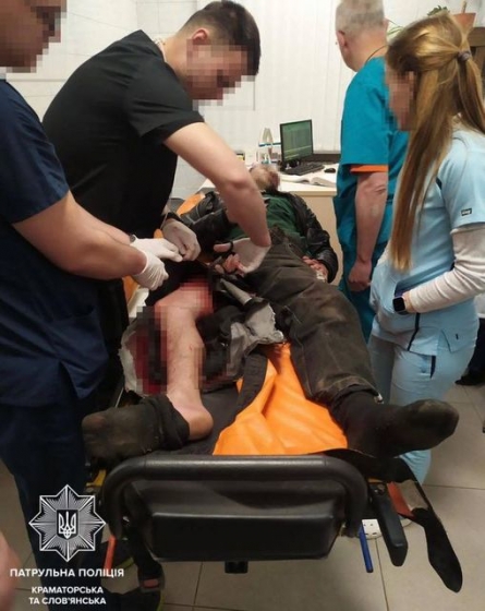У Краматорську патрульні вчасно передали лікарям травмованого чоловіка