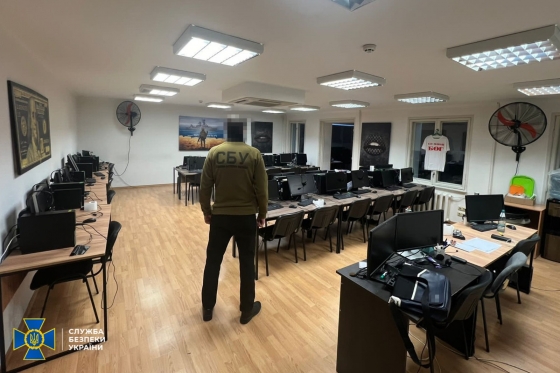 За добу СБУ та Нацполіція ліквідували понад 100 шахрайських call-центрів по всій Україні