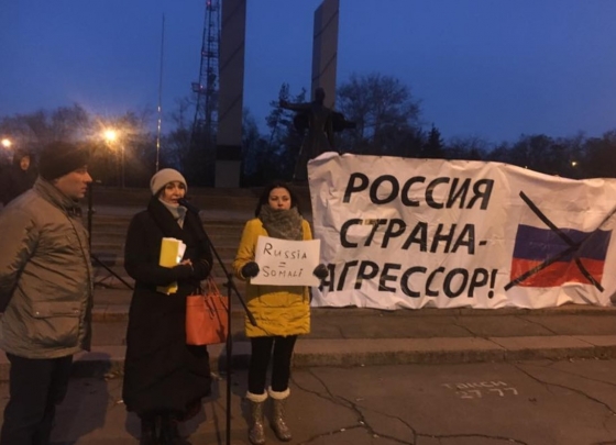 Мариупольцы вышли на митинг в поддержку украинских моряков 