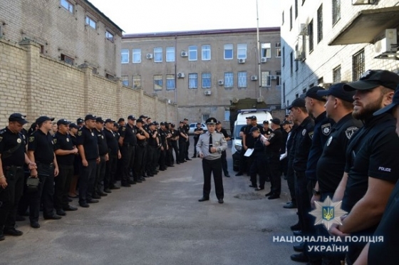 В Краматорске полицейские берут под охрану помещения с избирательными бюллетенями