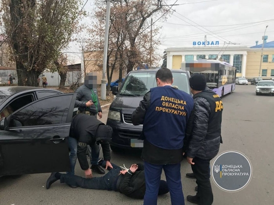 В Славянске по подозрению в вымогательстве задержаны двое граждан Армении
