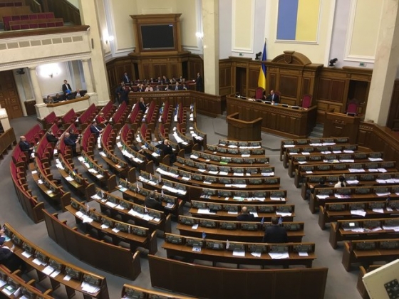 После ночи голосования за госбюджет на утреннем заседании Рады присутствует не более 50 народных депутатов