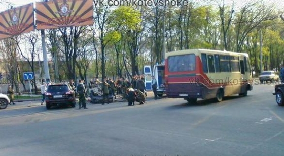 В центре Донецка пьяный боевик стал виновником ДТП, а затем прострелил ногу водителю 