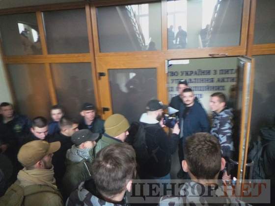 &quot;Нацкорпус&quot; пришел в Нацагентство по возвращению активов из-за &quot;вертолетной площадки Януковича&quot; 