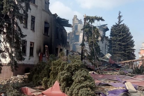 Мариупольский городской совет назвал улицы, с которых враг принудительно вывозит людей в РФ 