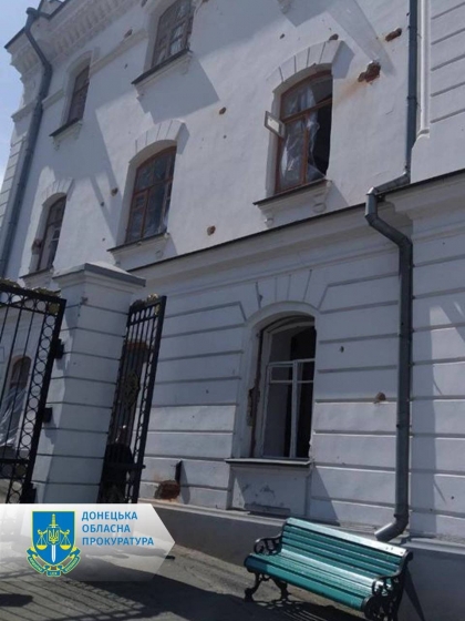 Ворожа армія вдарила з артилерії по Святогірській лаврі – є поранені і загиблі  