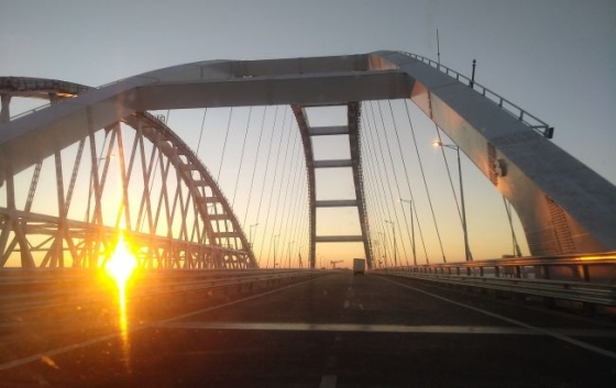 Після &quot;бавовни&quot; на Кримському мосту утворився величезний затор