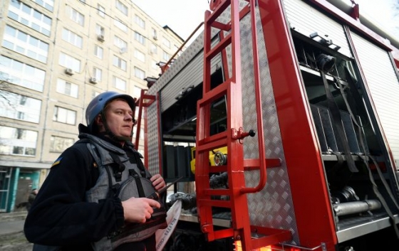 Відключення світла та пожежа у багатоповерхівці: що відомо про ракетну атаку на Київ