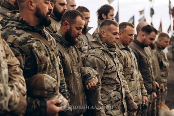 На Донеччині відкрили пам’ятну стелу на честь командира «Да Вінчі»