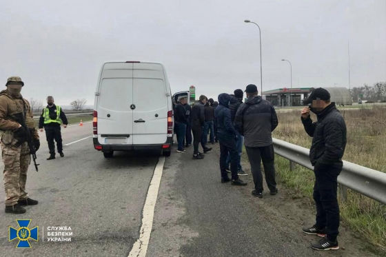 Ехали дестабилизировать: на подъездах к Харькову задержали автобусы с &quot;титушками&quot;
