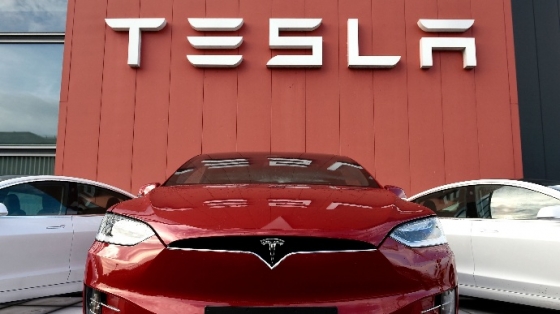 Tesla впервые стала прибыльной