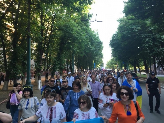 &quot;Это все приезжие&quot;. Пропагандистов &quot;ДНР&quot; взбесил День вышиванки в Мариуполе 