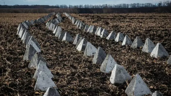 Краматорське КП замовило 8 тисяч протитанкових пірамід майже за 12 мільйонів гривень: що відомо